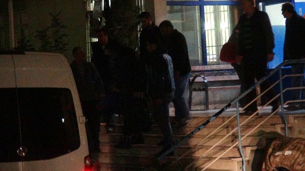 Sınırda Yakalanan İngiliz Vatandaşları Ülkerine Gönderildiler.