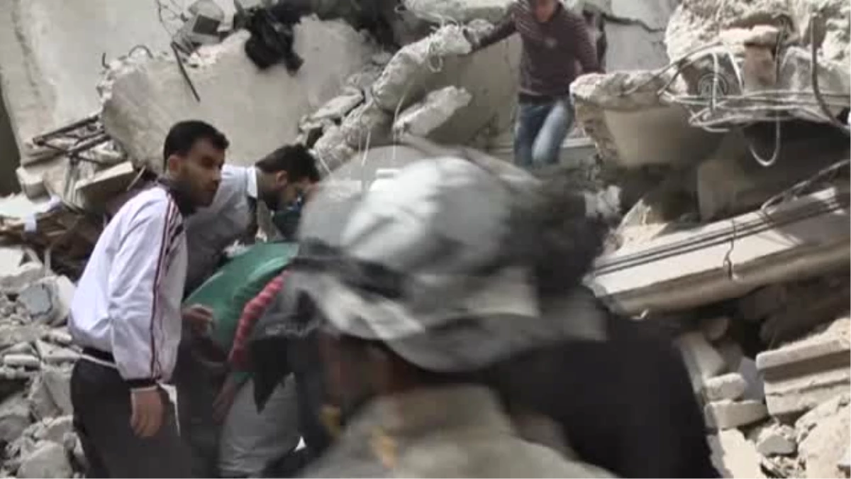Suriye Savaş Uçakları, Bustan El Kasr Bölgesine Saldırı Düzenledi (1)