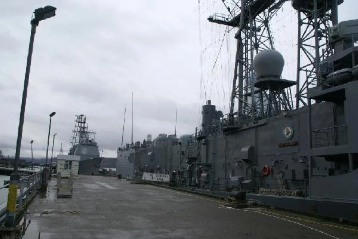 Türk Savaş Gemileri İskoçya Limanı\'nda