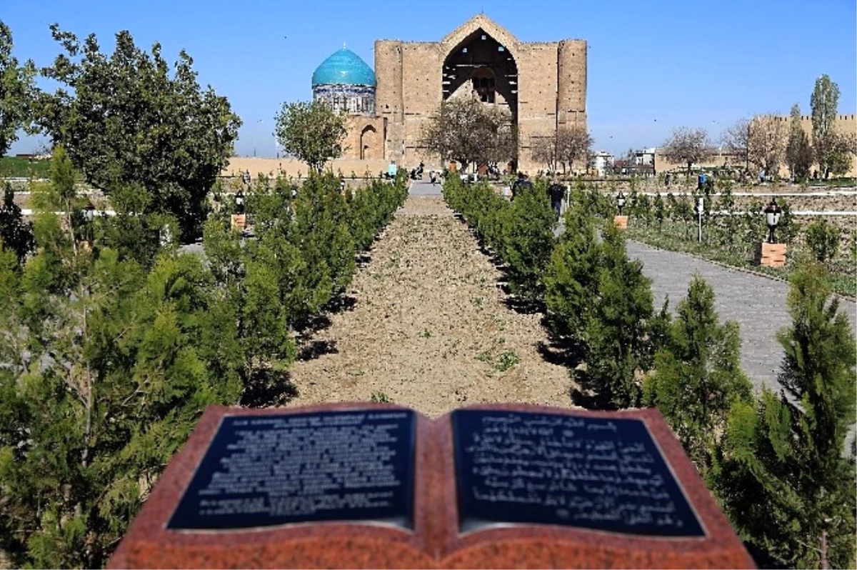 Türkistan\'ın Manevi Kalbi Yeniden Diriliyor