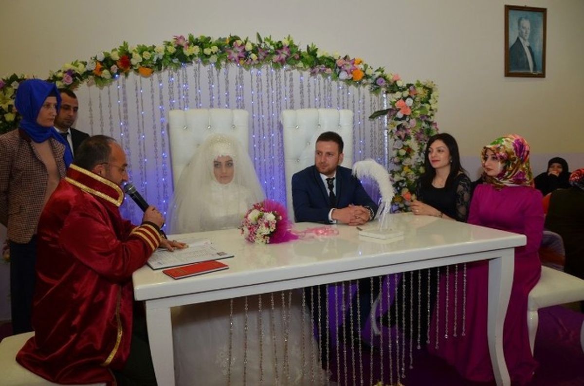 Üzülmez Kartepeliler\'in Mutluluklarına Ortak Oluyor