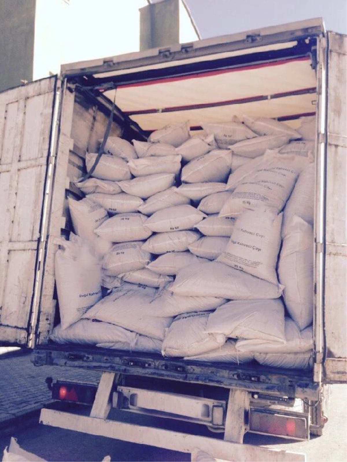 Van\'da 25 Ton 445 Kilo Kaçak Çay Ele Geçirildi