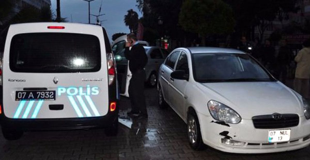 Antalya'da Şüpheli Minibüs Alarmı