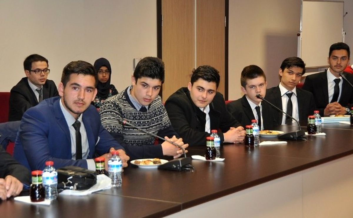 Avustralyalı Türk Öğrenciler Ytb\'yi Ziyaret Etti