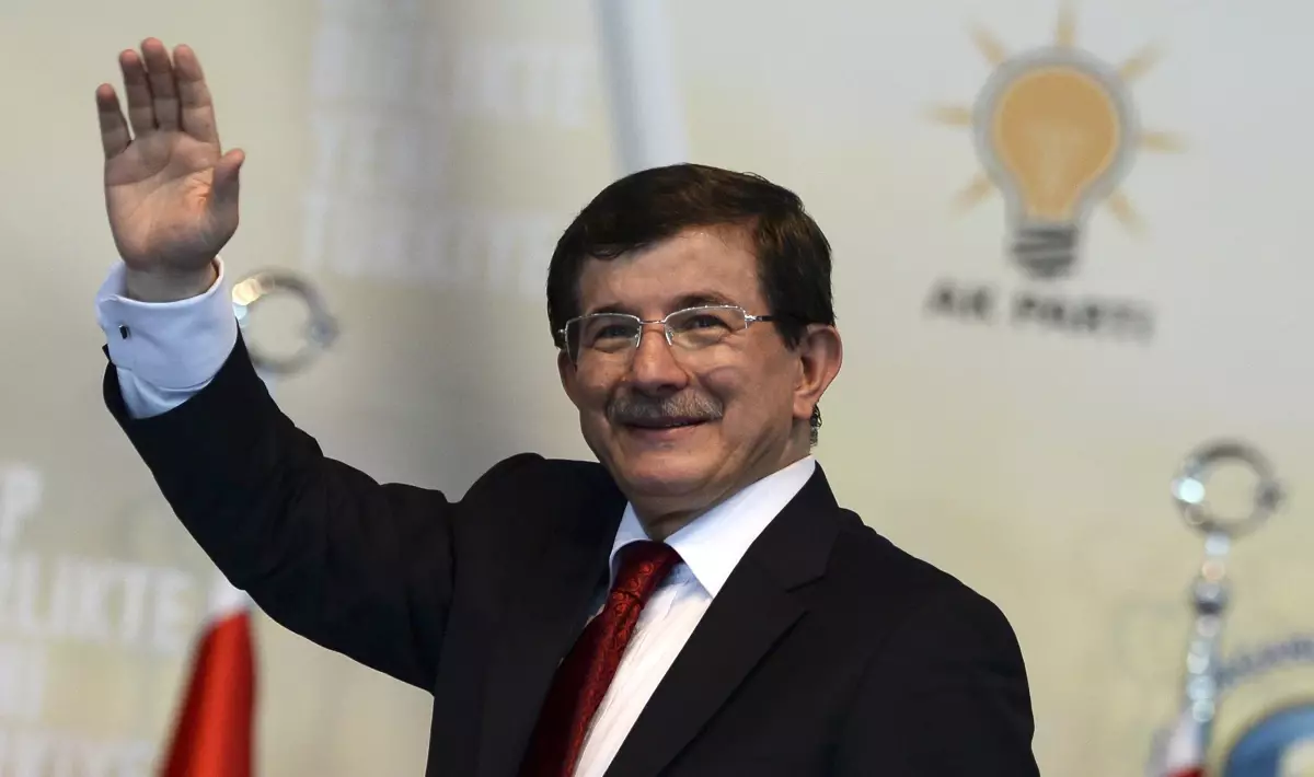 Davutoğlu, AK Parti\'nin Seçim Beyannamesi\'ni Açıkladı