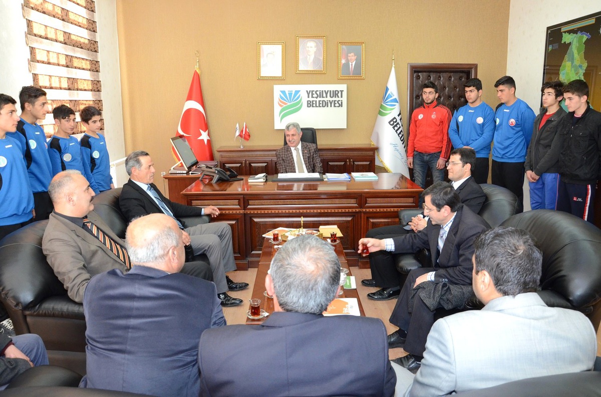 Başkan Polat Şampiyon Güreşçileri Ağırladı