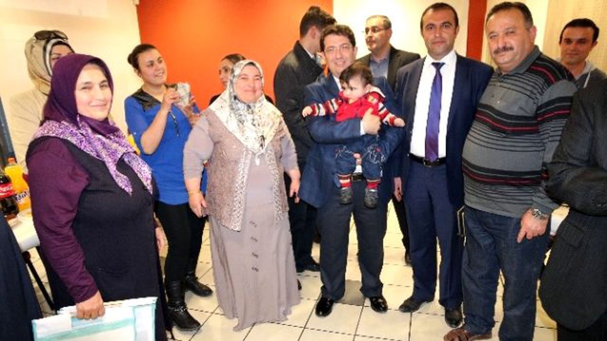 Başkan Yazgı\'ya Paris\'de Coşkulu Karşılama