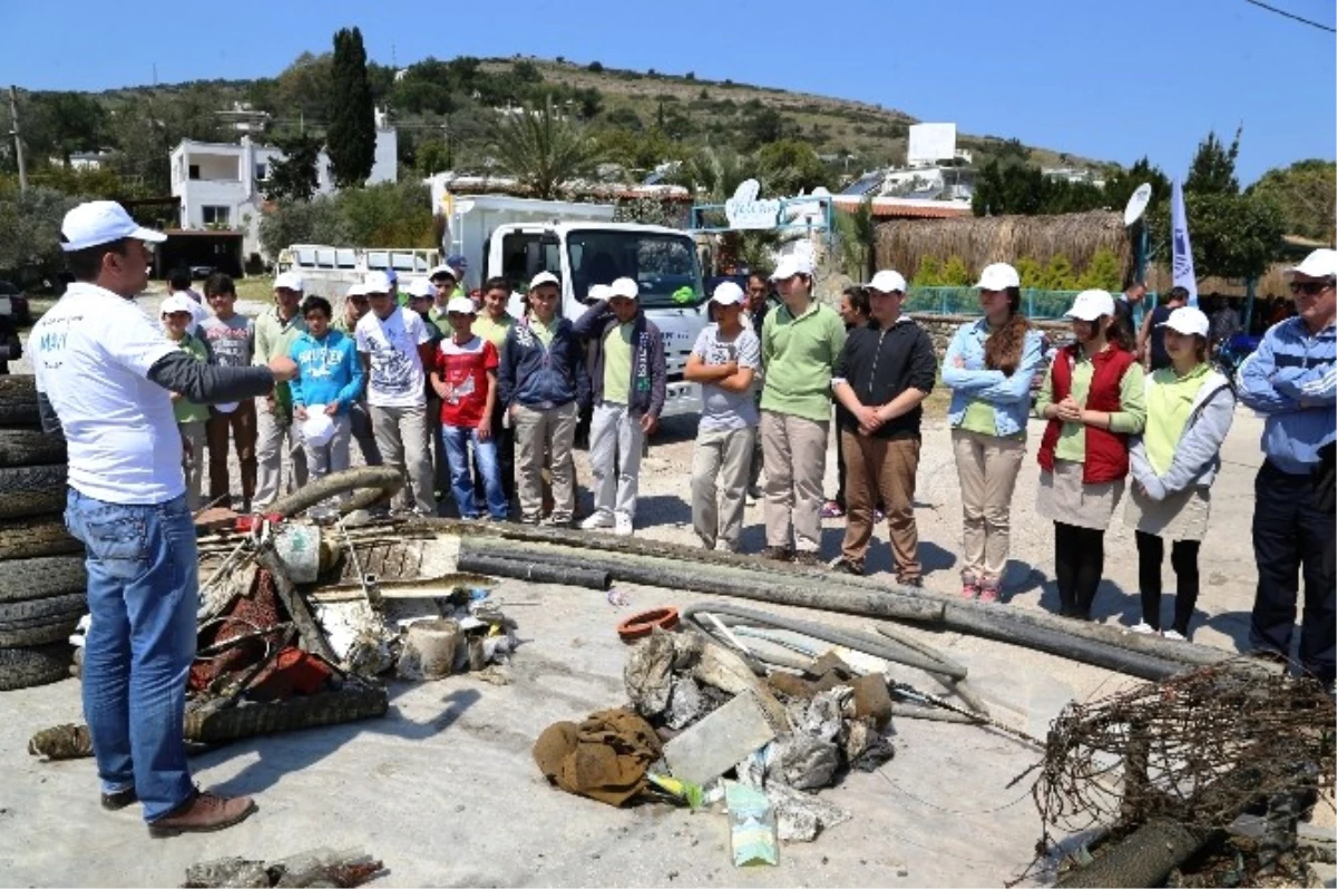 Bodrum\'da Denizden Tonlarca Çöp Çıktı