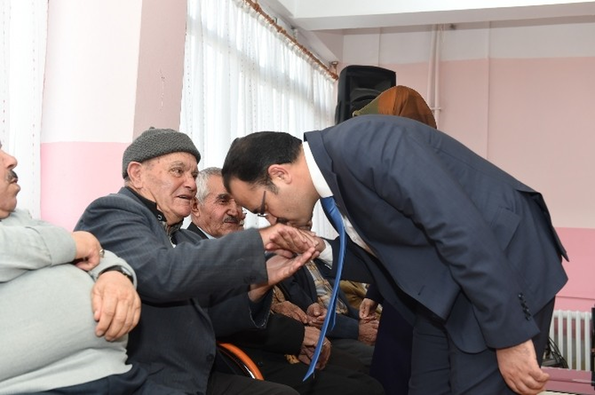 Cahan, "Yaşlılarımız Başımızın Tacıdır"