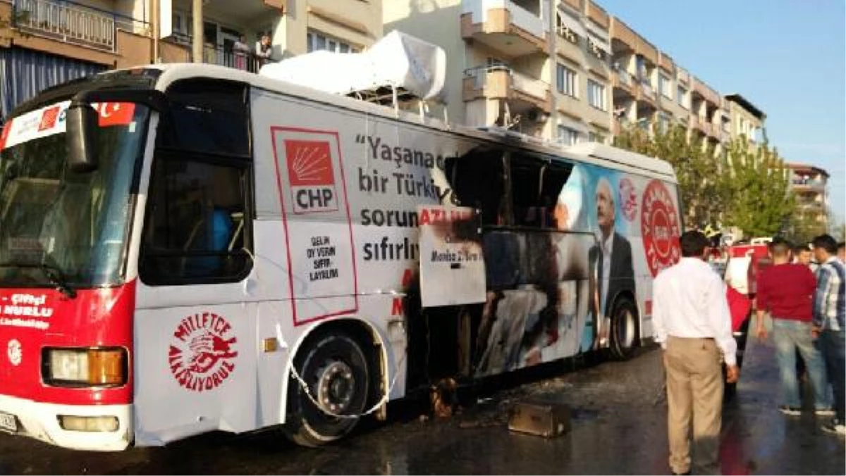 CHP\'li Adayın Seçim Otobüsü Yandı