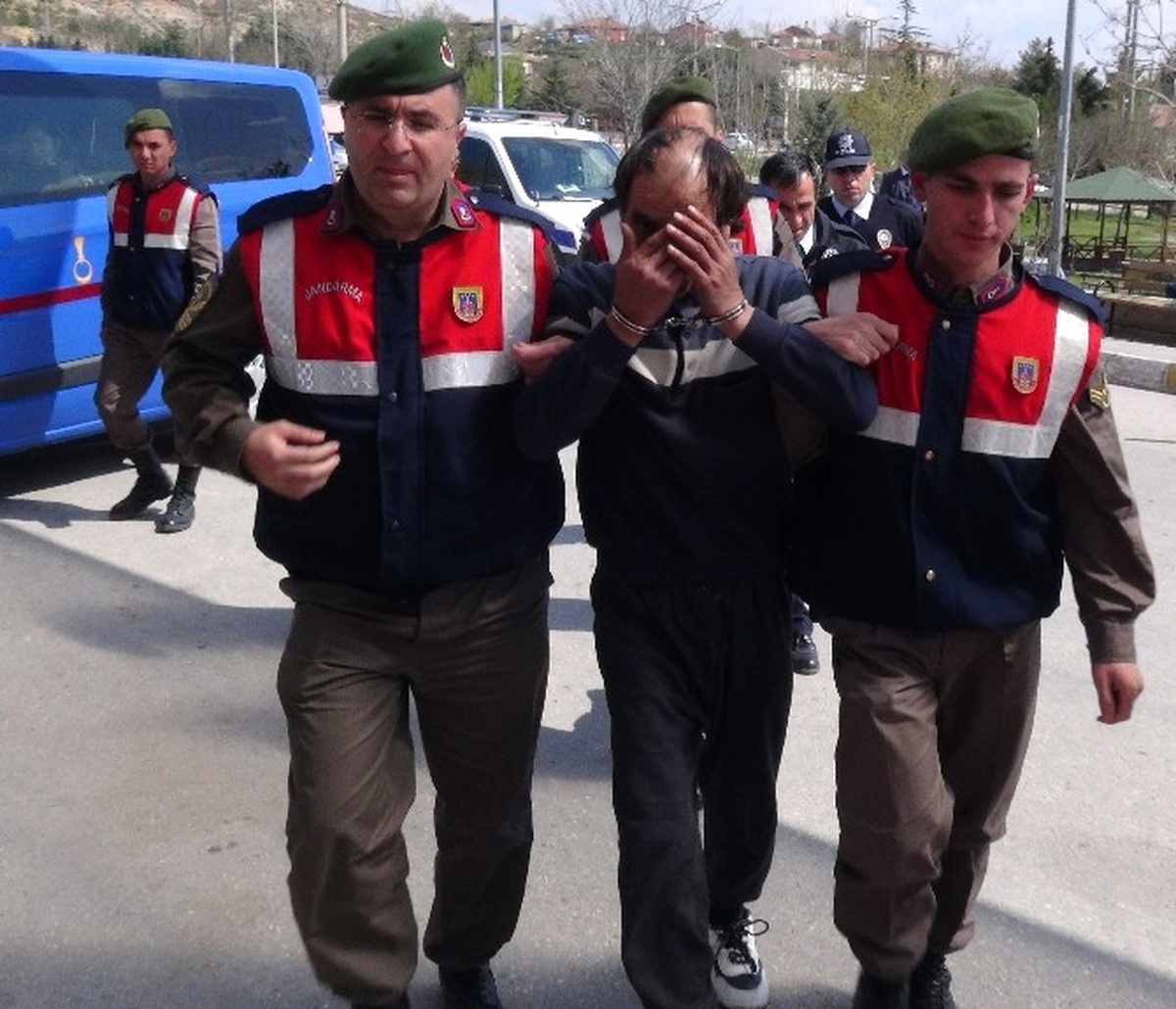 Dört Kişinin Katil Zanlısı Sağlık Kontrolünden Geçti