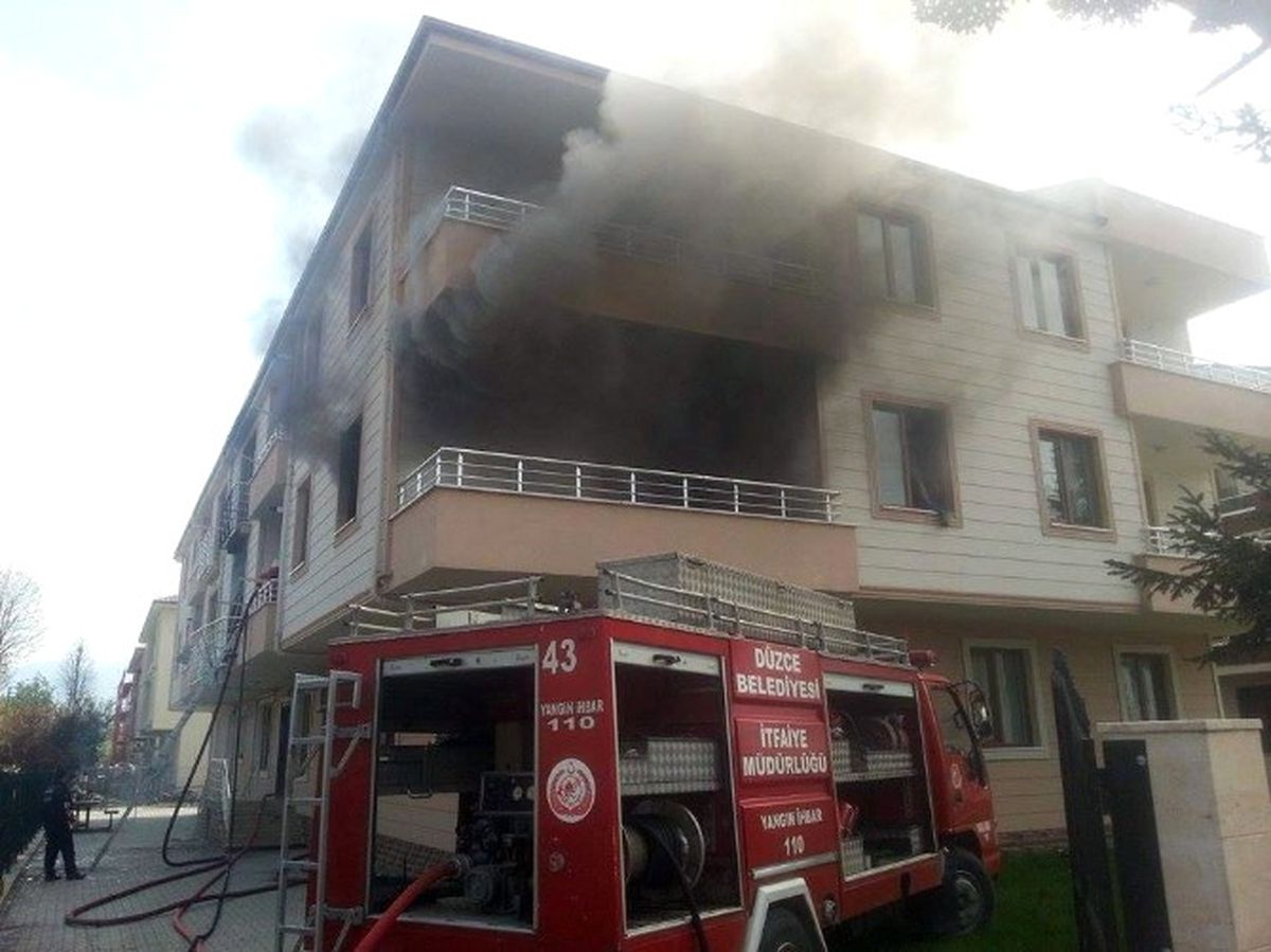 Düzce\'de Apartman Dairesinde Patlama: 2 Yaralı