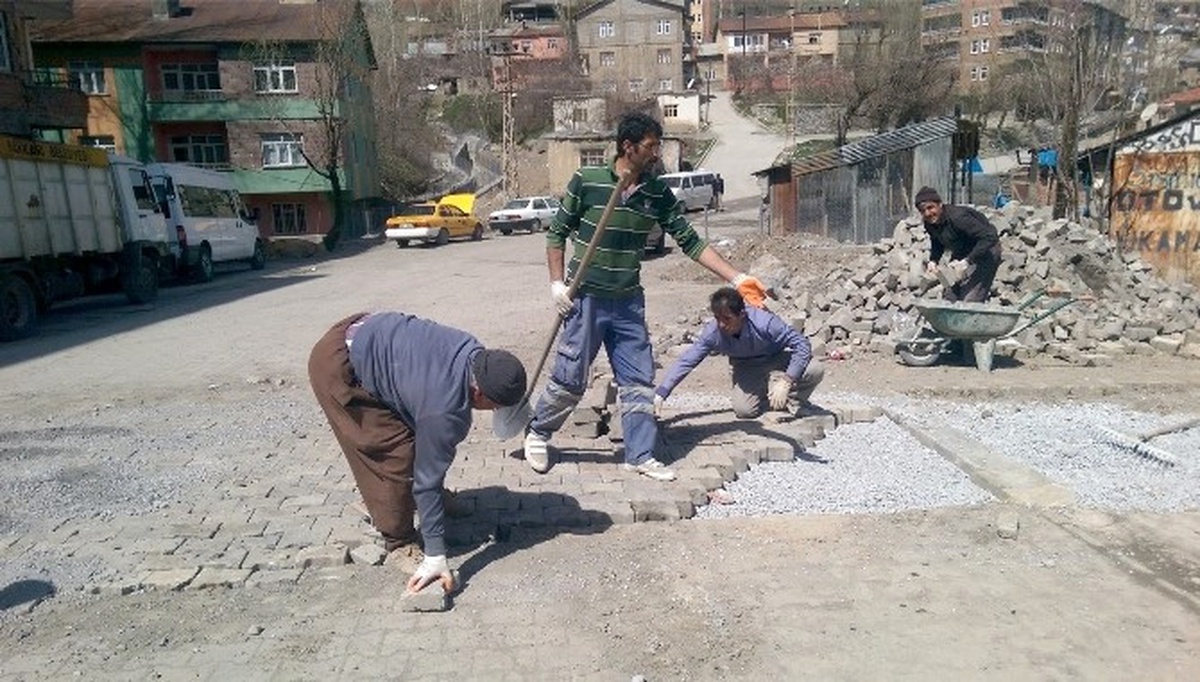 Hakkari\'de Parke Taşı Döşeme Çalışması