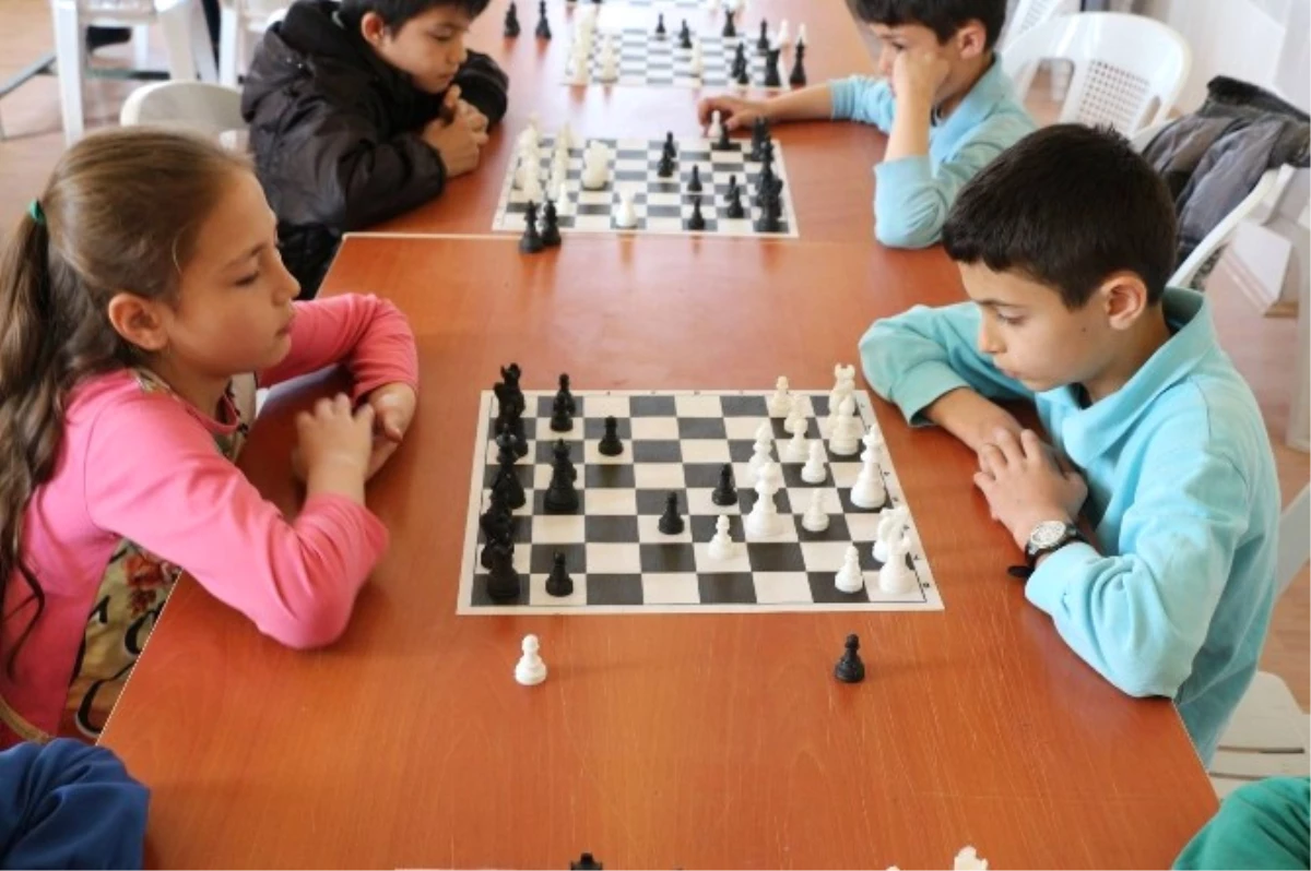 Hisarcık\'ta Satranç Turnuvası