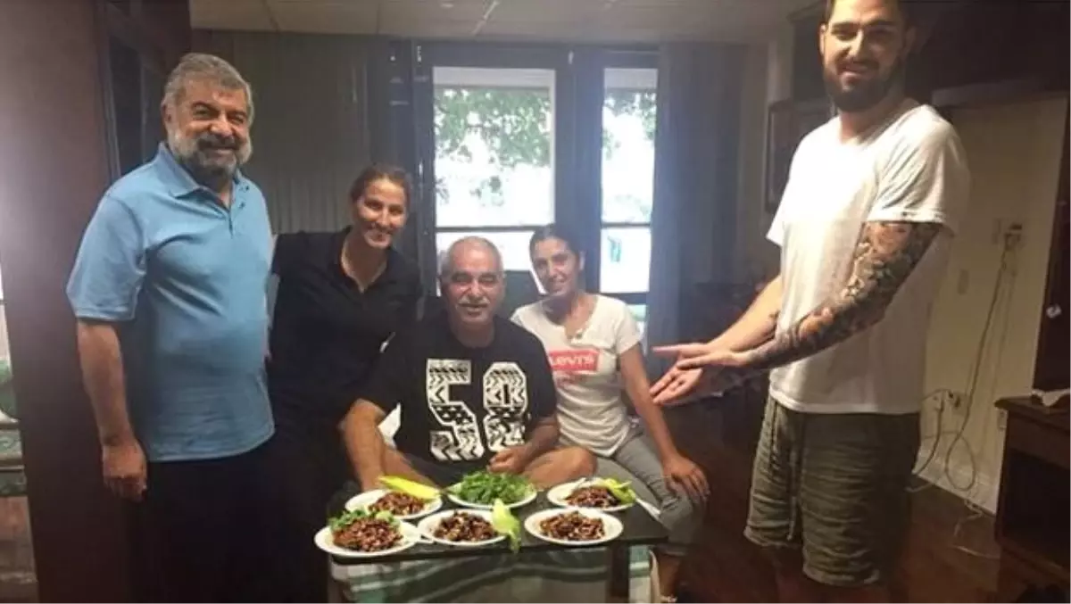 İbrahim Tatlıses Hastane Odasında Çiğköfte Partisi Verdi