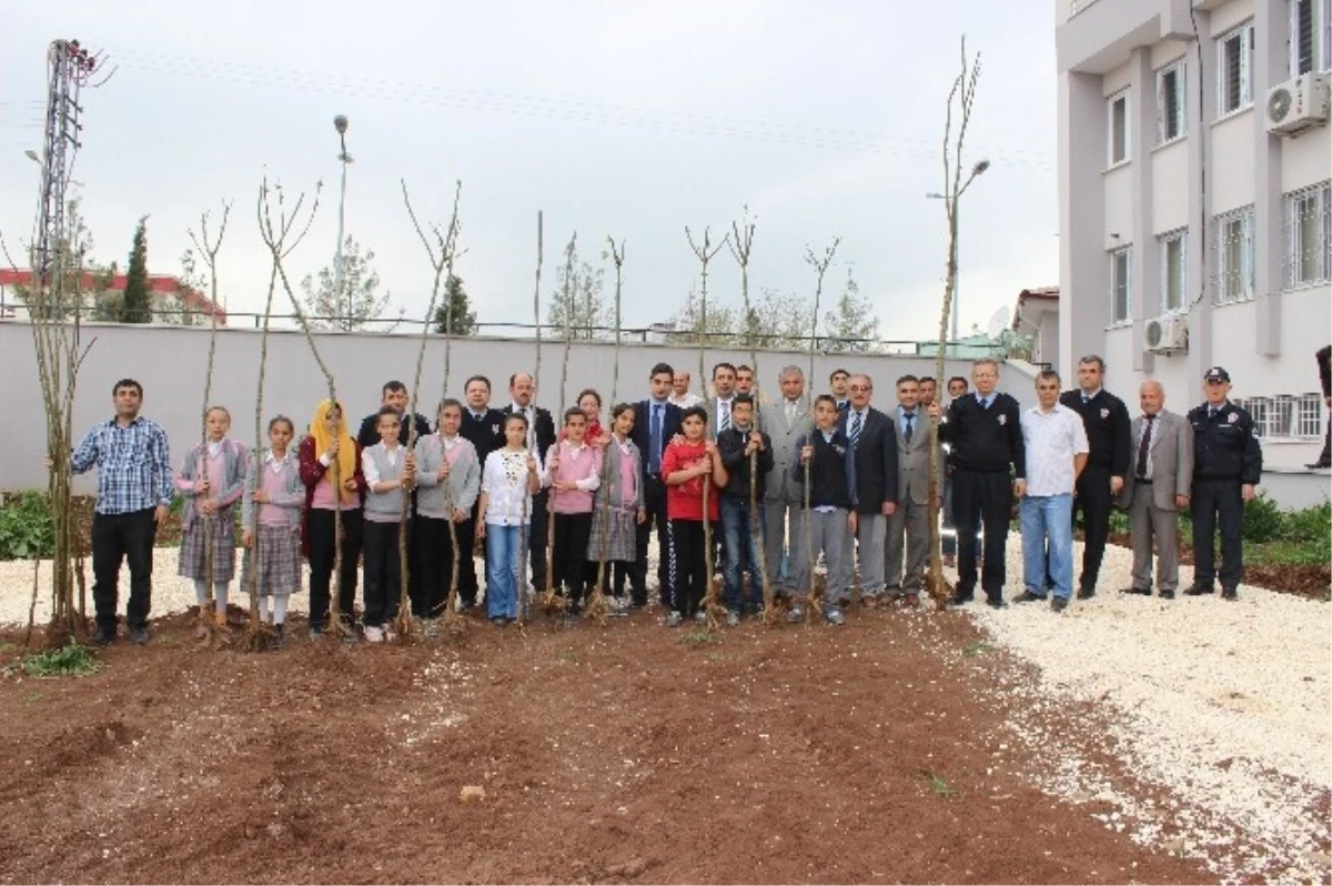İlçe Emniyet Amirliği Yeni Binasının Bahçesine Ağaç Dikimi Yapıldı