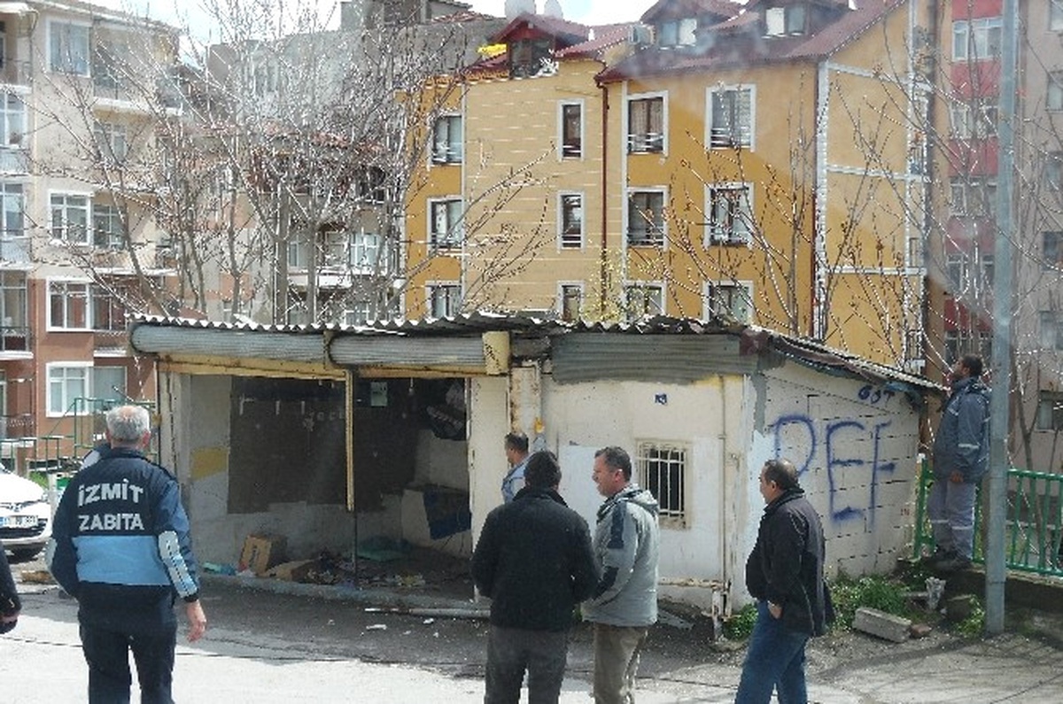 İzmit\'in Estetiğini Bozan Yapılar Yıkılıyor