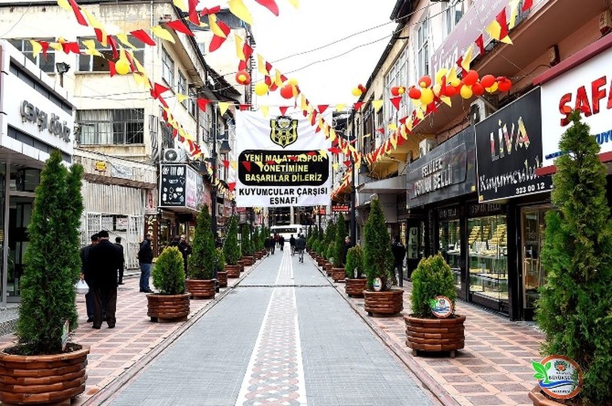 Kuyumcular Çarşısı\'nda Peyzaj Düzenleme Çalışmaları