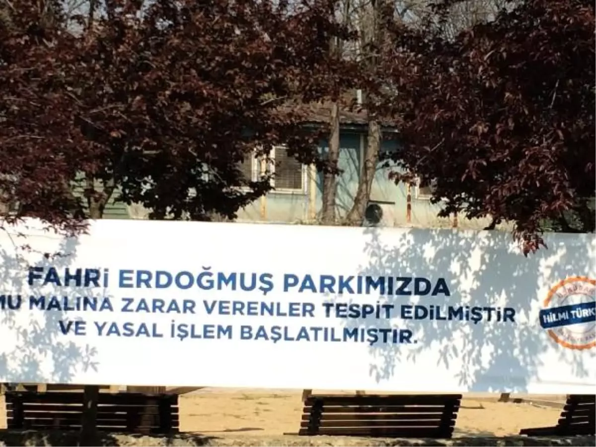 Parka Halı Saha Yapılmasına Karşı Gelenlere Afişli Uyarı