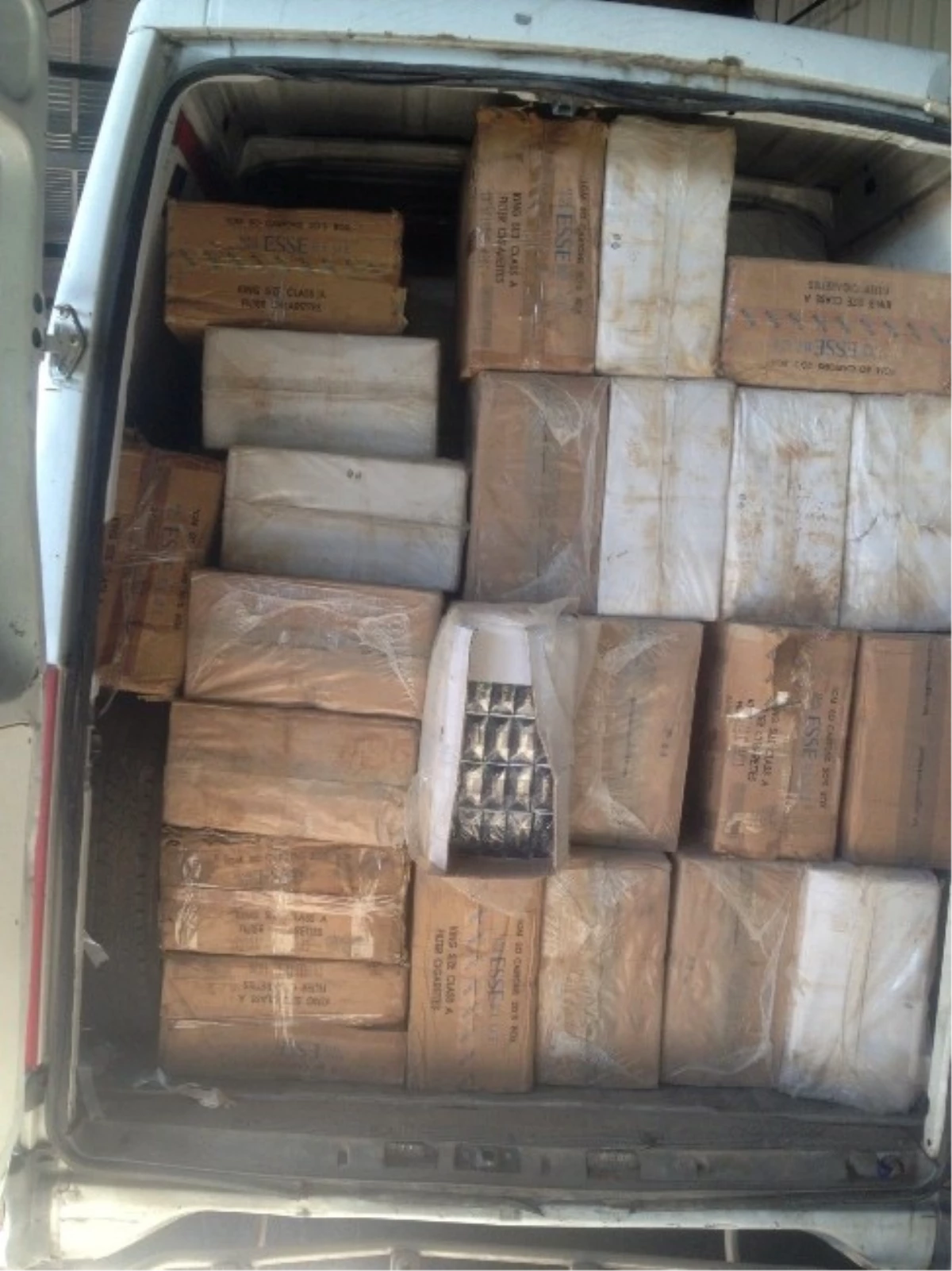 Saman Çuvalına Gizlenmiş 62 Bin Paket Kaçak Sigara Ele Geçirildi