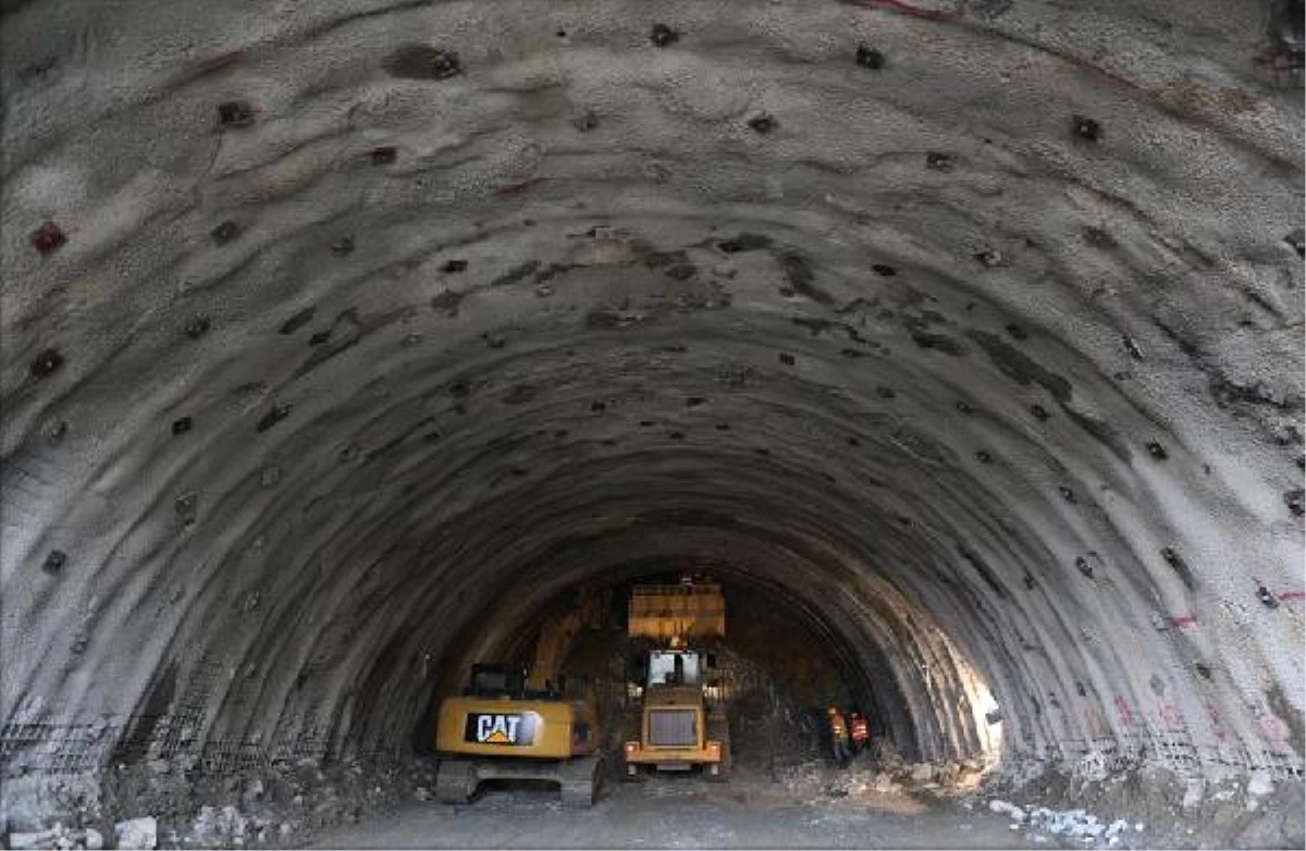 Türkiye\'nin En Uzun Tünelinde Günde 30 Metre Kazılıyor