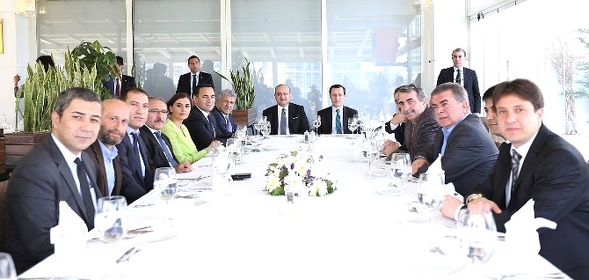 Başbakan Yardımcısı Akdoğan: "Ap Son Derece Pasif, Dirayetsiz Bir Yapıya Doğru Sürükleniyor"