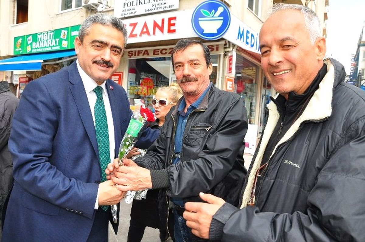 Başkan Alıcık, Kutlu Doğum Haftasında Gül Dağıttı