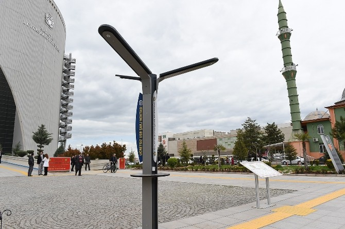 Büyükşehirden Ücretsiz İnternet ve Şarj