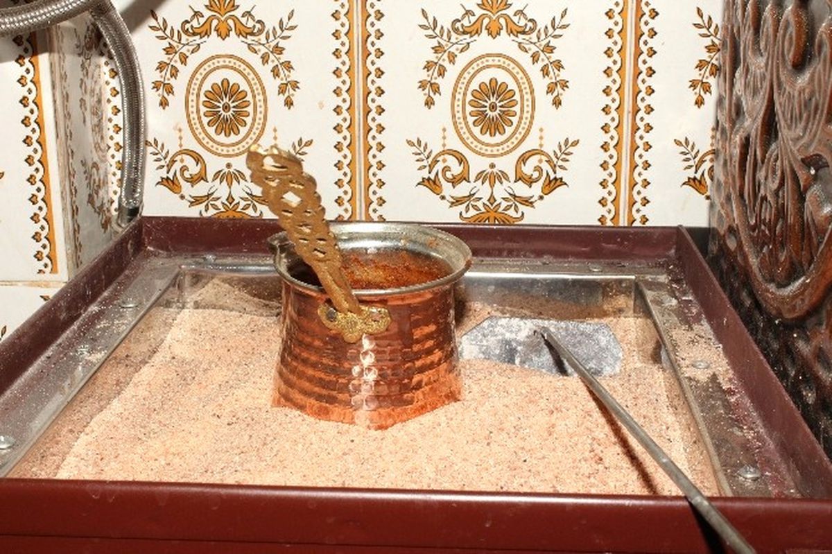 Çal\'da Kumda Kahve Keyi