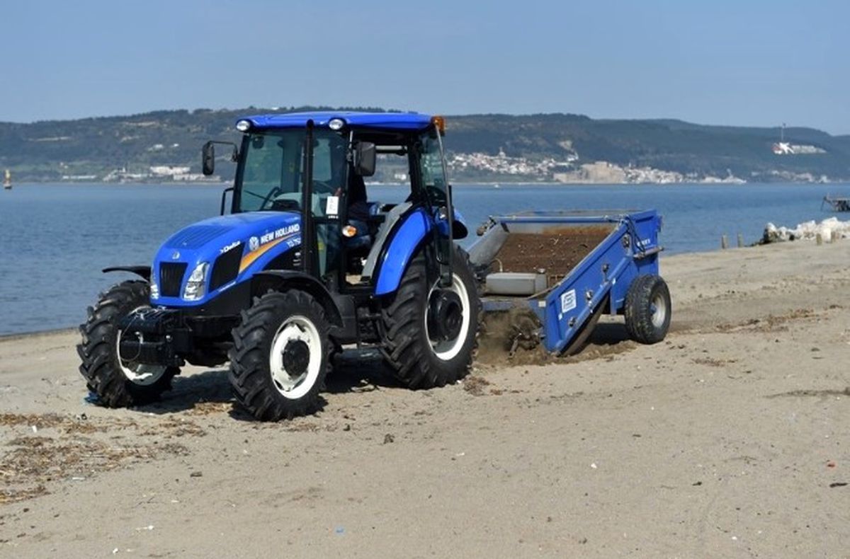 Çanakkale\'de Sahiller Temizlenmeye Başladı