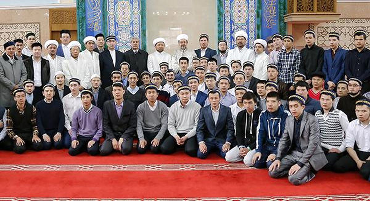 Diyanet İşleri Başkanı Görmez Kazakistan\'da Nur Astana Medresesi\'ni Ziyaret Etti