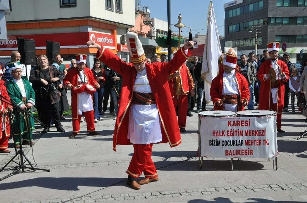 Down Sendromlu Gençlerden Mehter Gösterisi