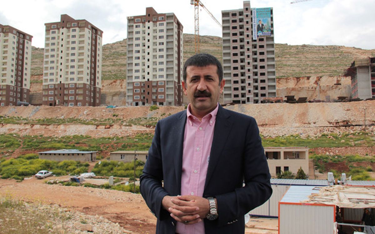 Ekinci, Turkuaz Evlerini Tanıttı