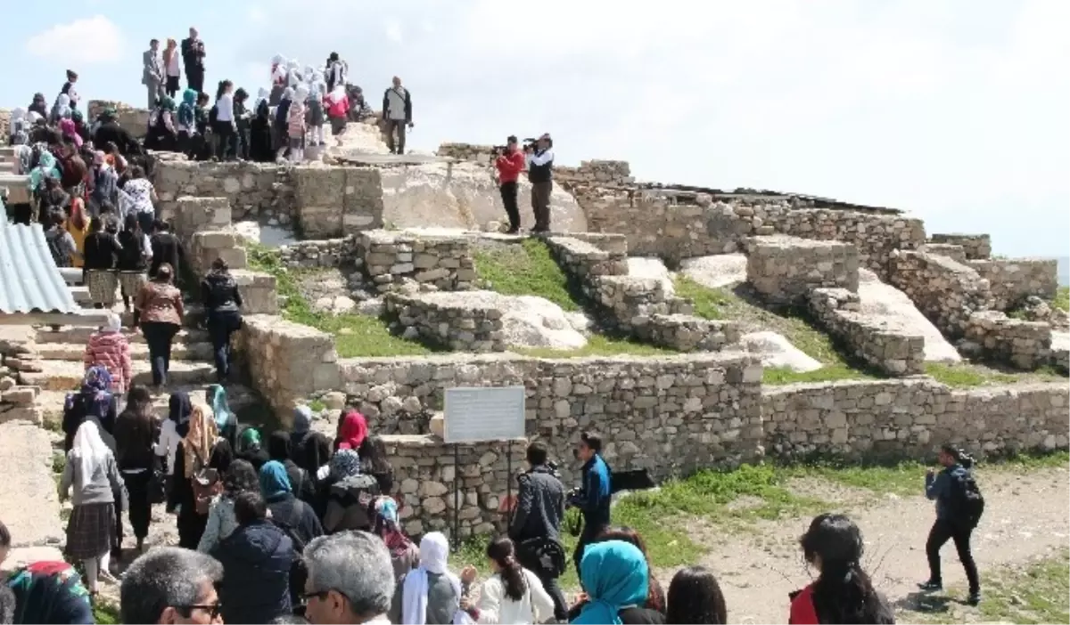 Elazığ\'da Öğrenciler Harput Kalesini Gezdi