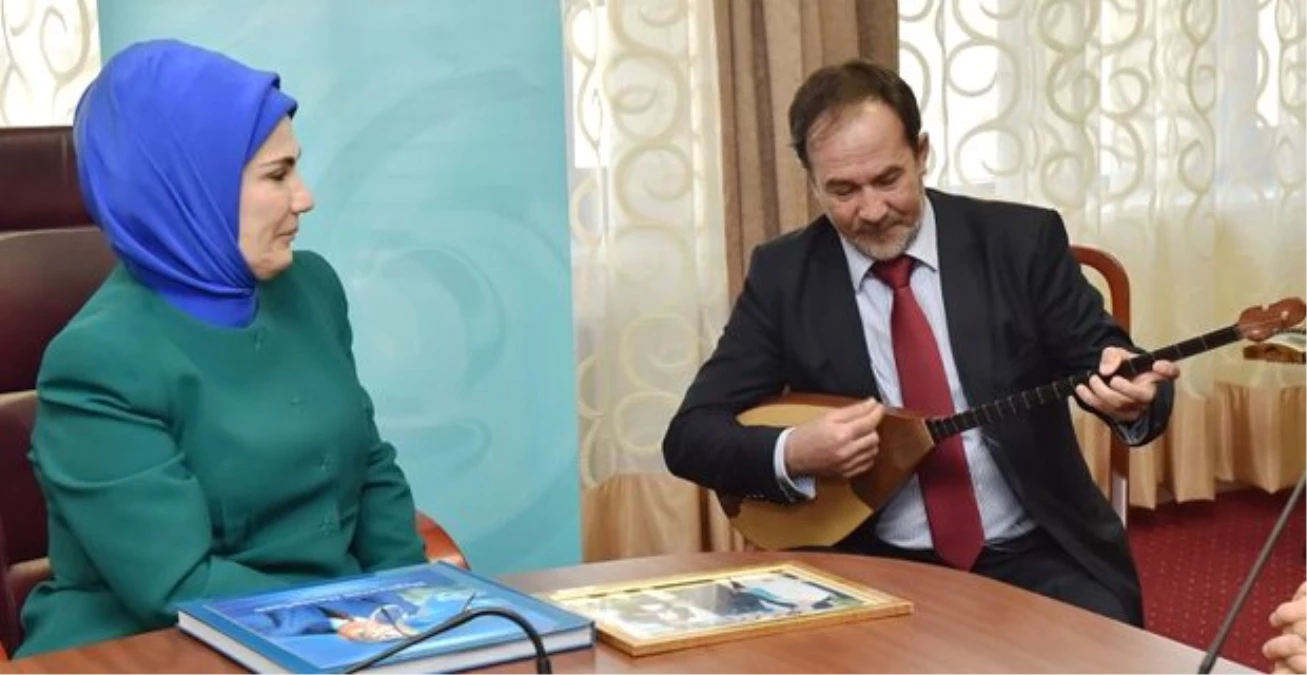 Emine Erdoğan Kazakistan\'da Dombra Dinledi