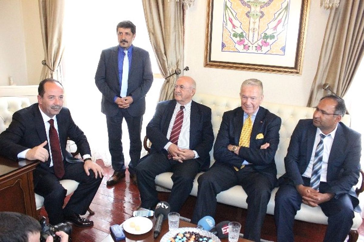 Gazeteci-yazar Uğur Dündar, Edirne Belediye Başkanı Gürkan\'ı Ziyaret Etti