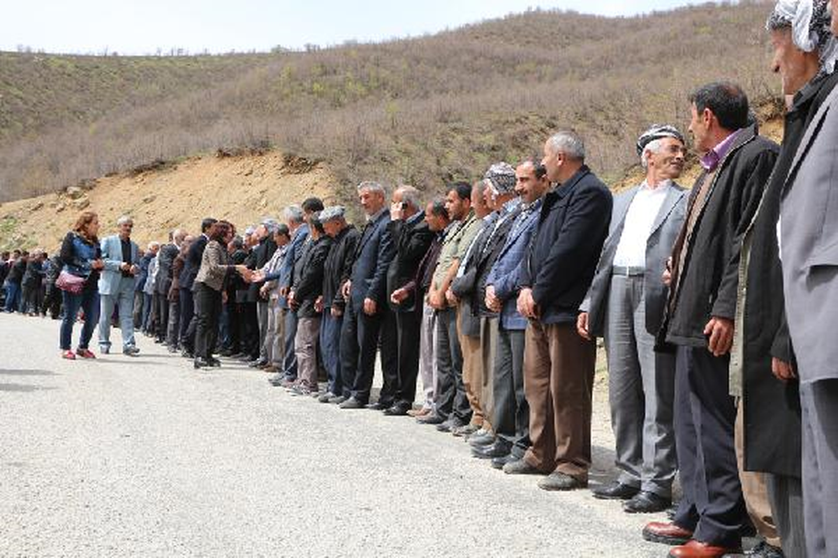 Hdp\'nin Hakkari Adayları Şemdinli\'de Seçim Bürosunu Açtı