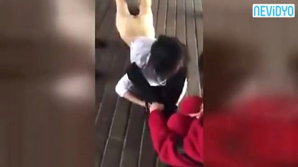 İç Çamaşırını Çıkarıp Dövdüler! (+18)