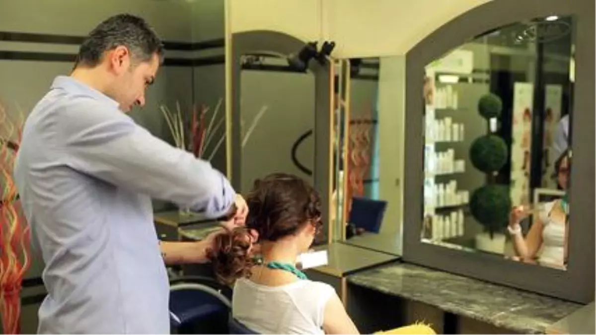 İş Yerinde Kullanılabilecek Pratik Topuz Nasıl Yapılır?