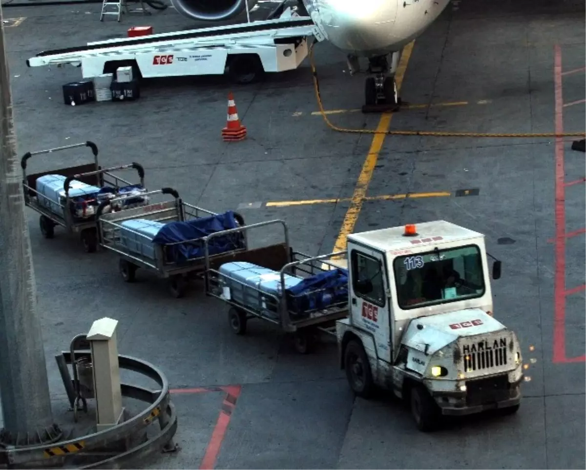 İspanya\'da Boğulan 3 Türkün Cenazesi Türkiye\'ye Getirildi