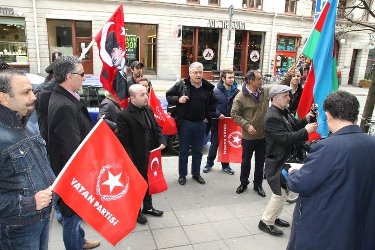 İsviçre\'deki Türkler Sözde Soykırım Tasarısını Protesto Etti