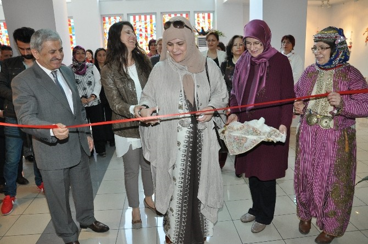 Kitre ve Çorap Bebekler Sergisi Balıkesir\'de Açıldı