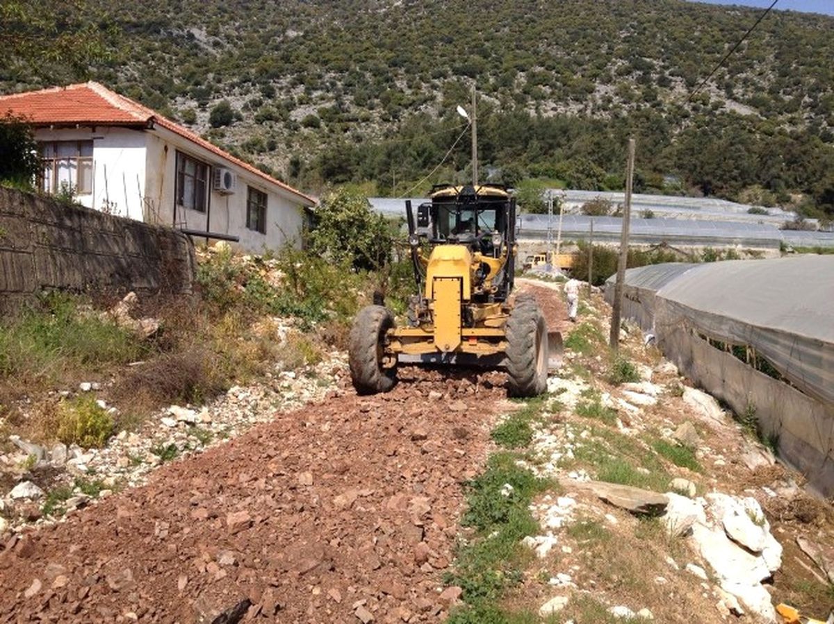 Kumluca Belediyesi Yol Çalışmalarına Devam Ediyor