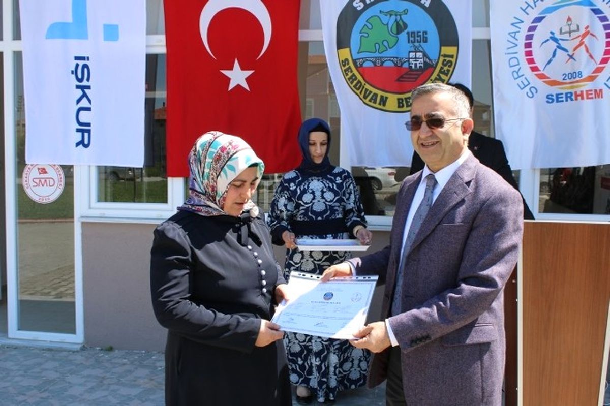 Kursu Bitiren Kursiyerler Sertifikalarını Aldı
