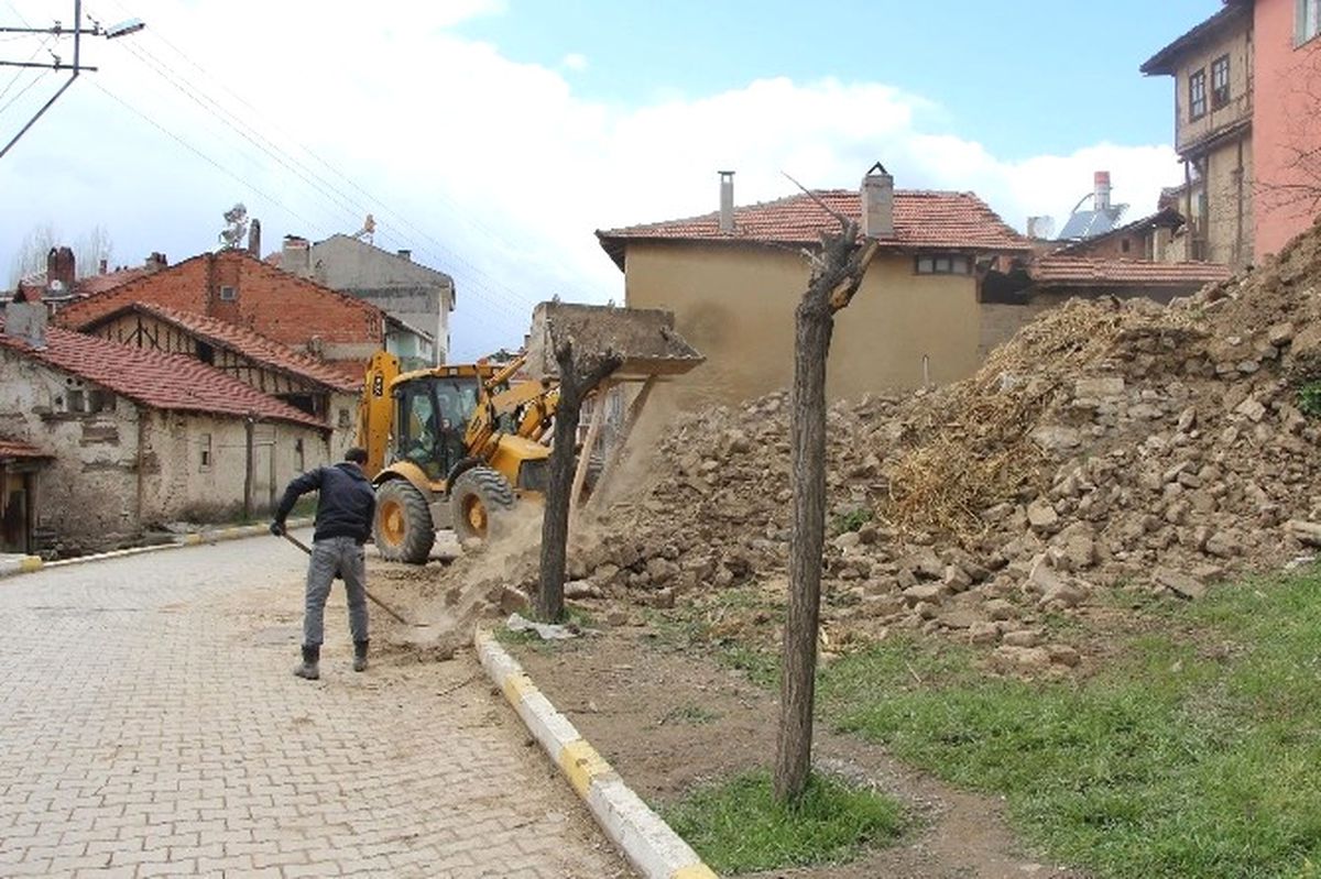 Metruk Binalar Yıkılıyor
