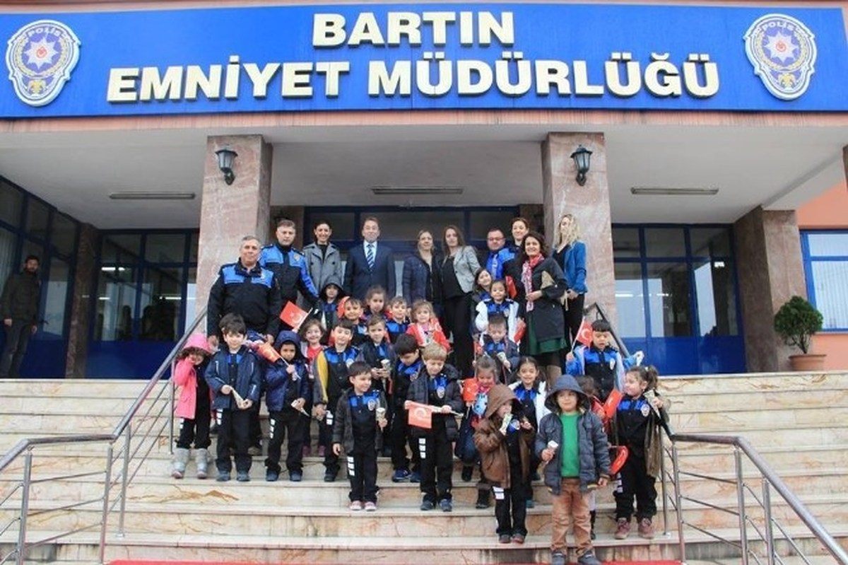 Minik Öğrenciler, Emniyet Müdürü Aydoğdu\'yu Ziyaret Etti