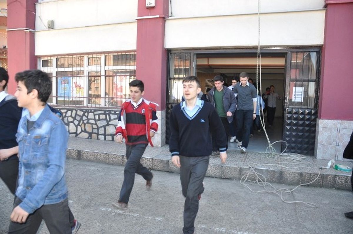 Okulda Deprem Tatbikatı
