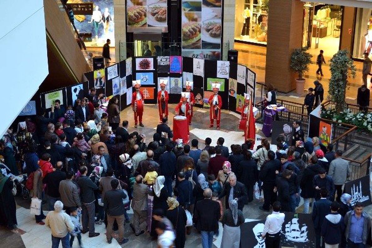 Piazza\'da Küçük Mehteranlar Hayranlık Uyandırdı