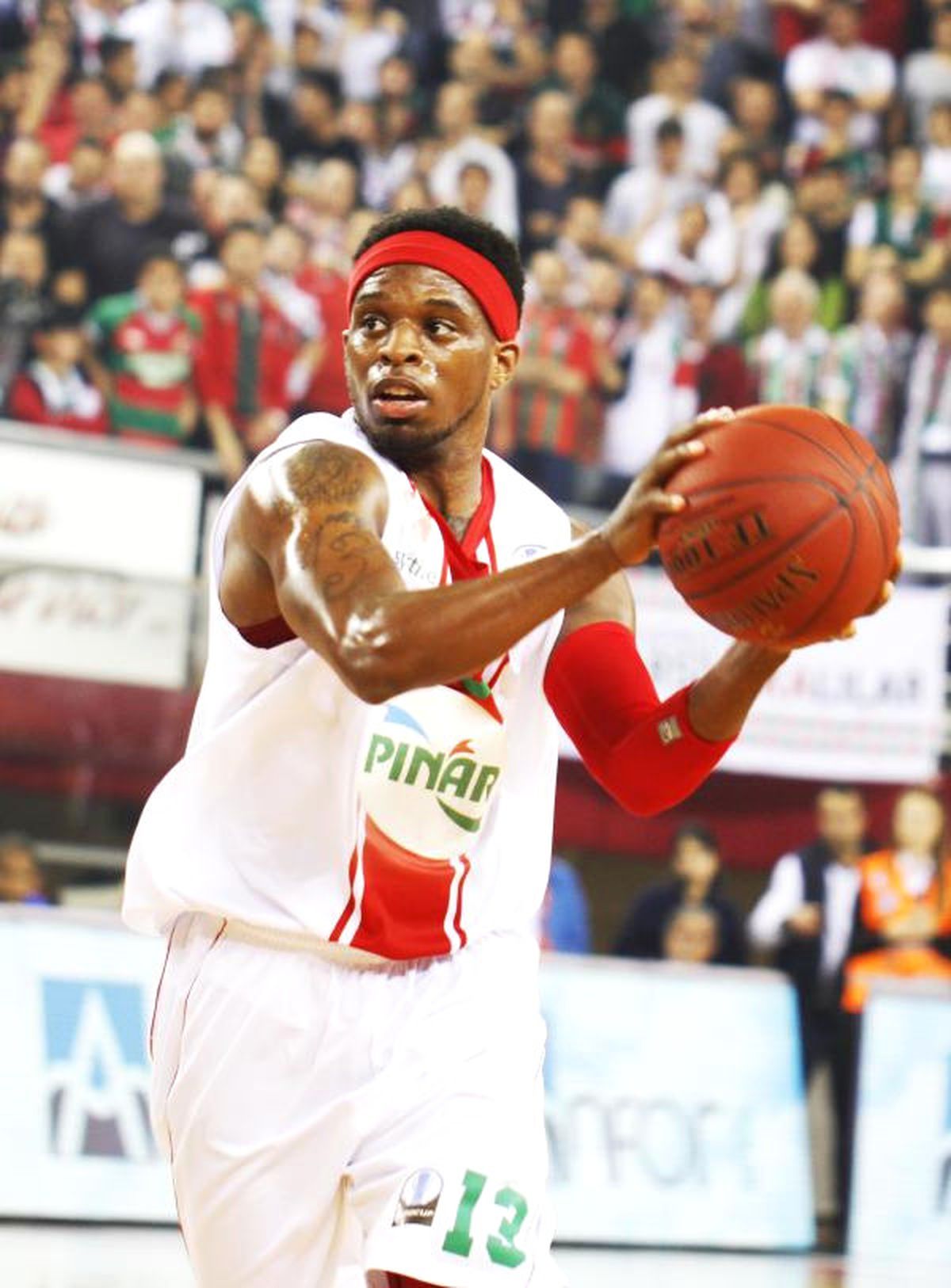 Pınar Karşıyakalı Dixon\'ın Eurocup Gururu