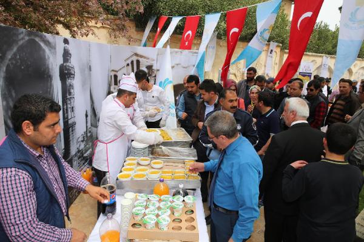 Şanlıurfa\'da Yöresel Yemek Ziyafeti